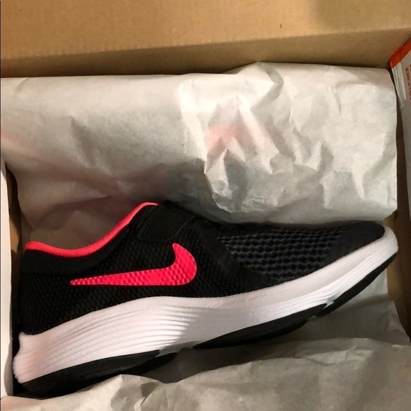Nike
Revolution 4 Sneaker (Little Kid) K4N100 - Picture 5 of 5